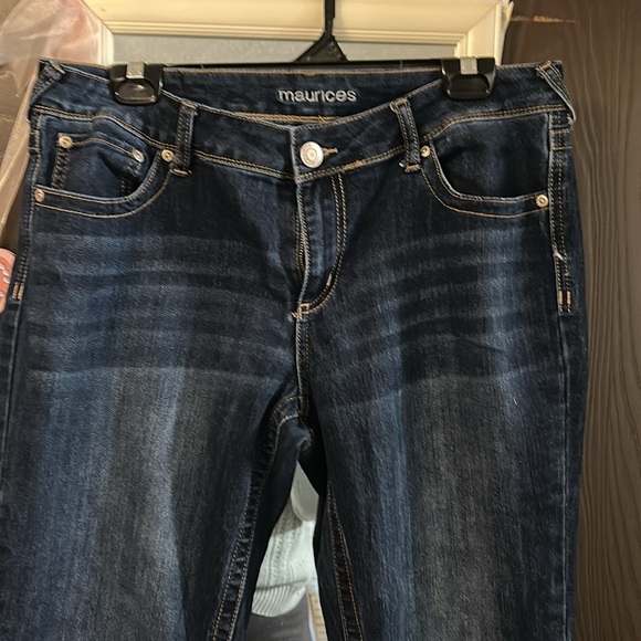 Nice pair of Maurice’s jeans dark wash - Picture 2 of 3
